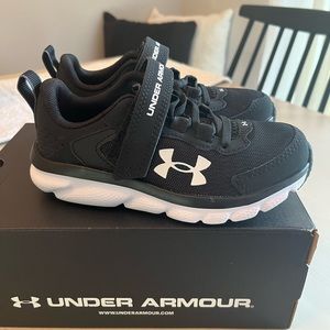 Under Armour Toddler Size 11 Sneakers NWT